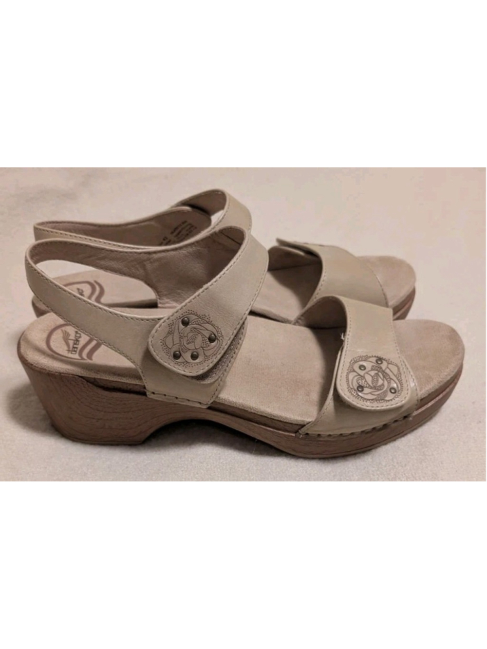 Dansko Womens Size 11 (EU 42) Sand Tan Sandal Sonnet Open Toe S38